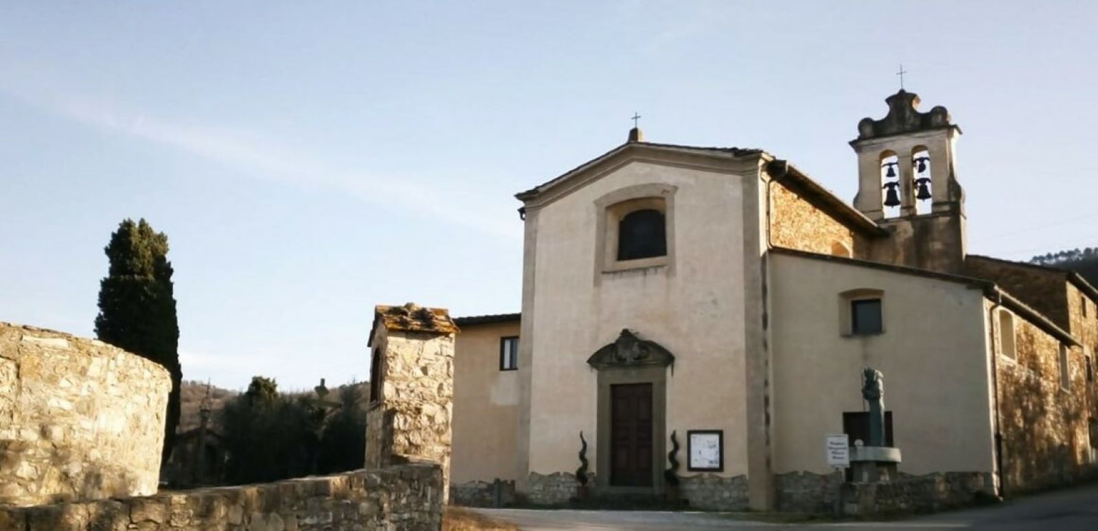 Iglesia de San Miguel Arcángel en Buriano
