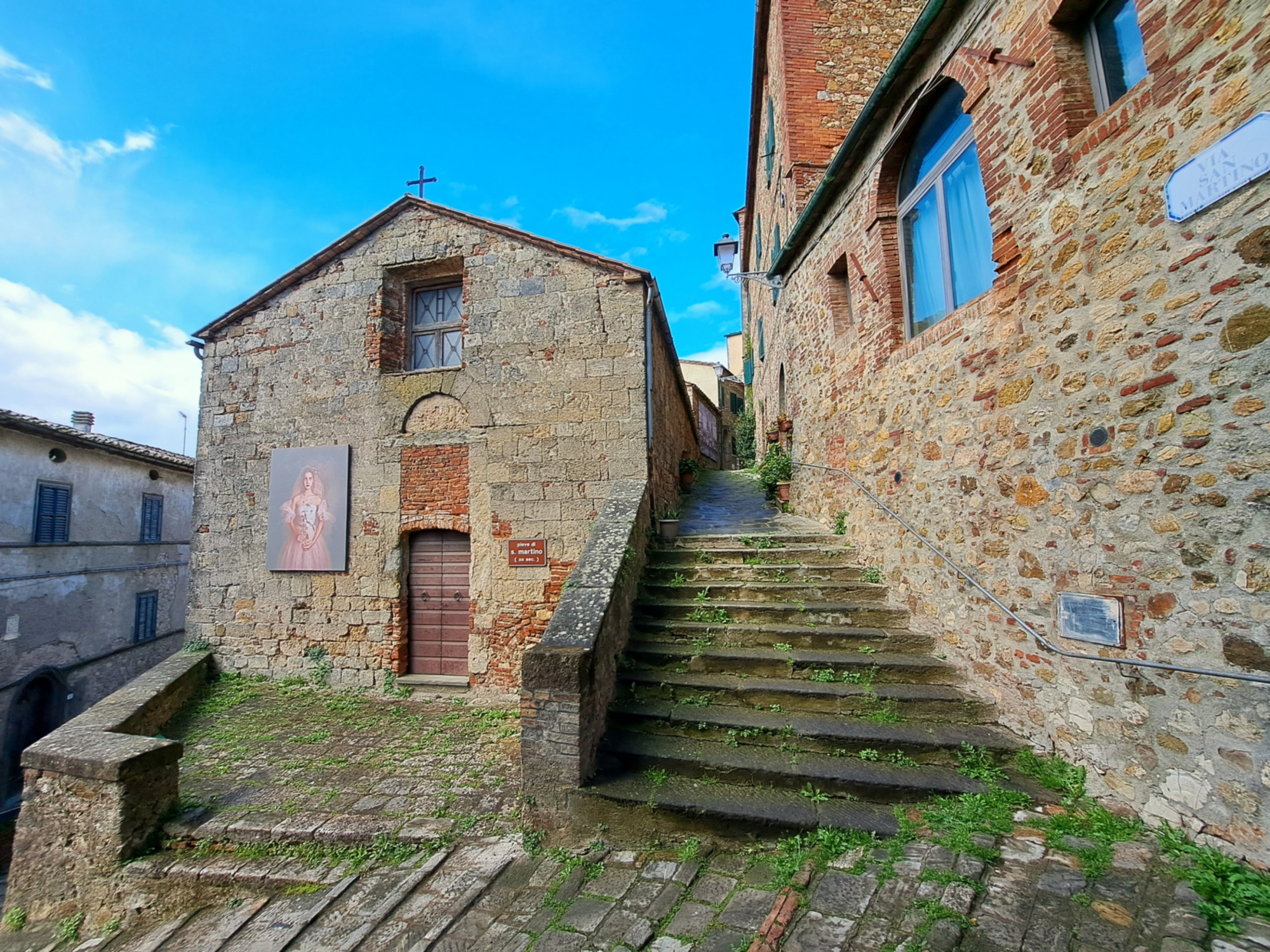 La facciata della Chiesa di San Martino a Chiusdino