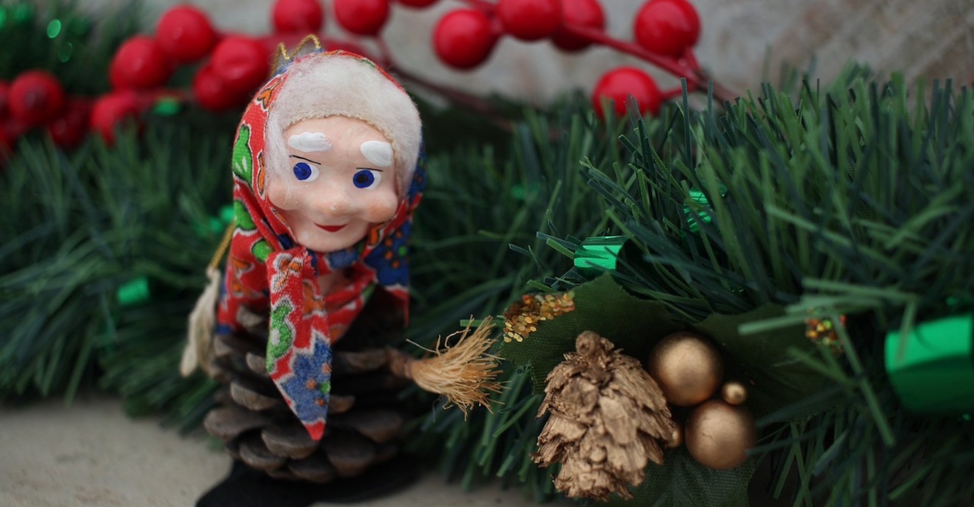Decorazione natalizia con la befana Decorazione natalizia con la befana