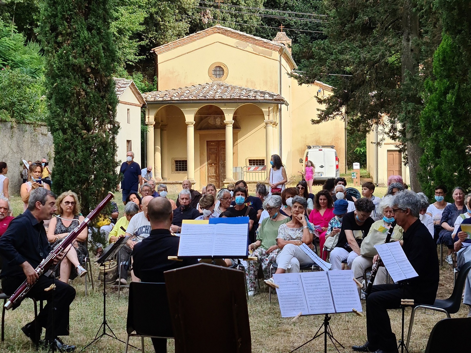 Musica classica a San Vivaldo, immagine di un concerto con musicisti e pubblico