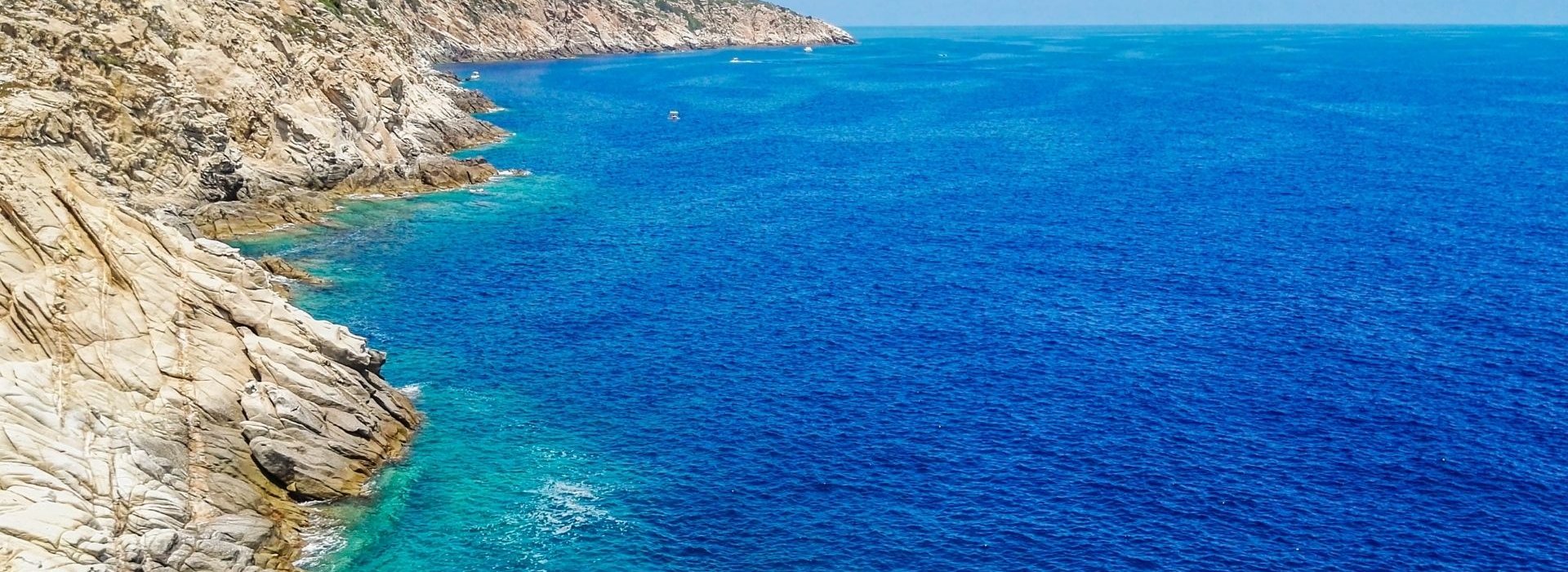 Viaggio a piedi guidato all'isola del Giglio, una delle sette perle di Venere, le incredibili isole dell’Arcipelago Toscano. Viaggio a piedi guidato all'isola del Giglio, una delle sette perle di Venere, le incredibili isole dell’Arcipelago Toscano.