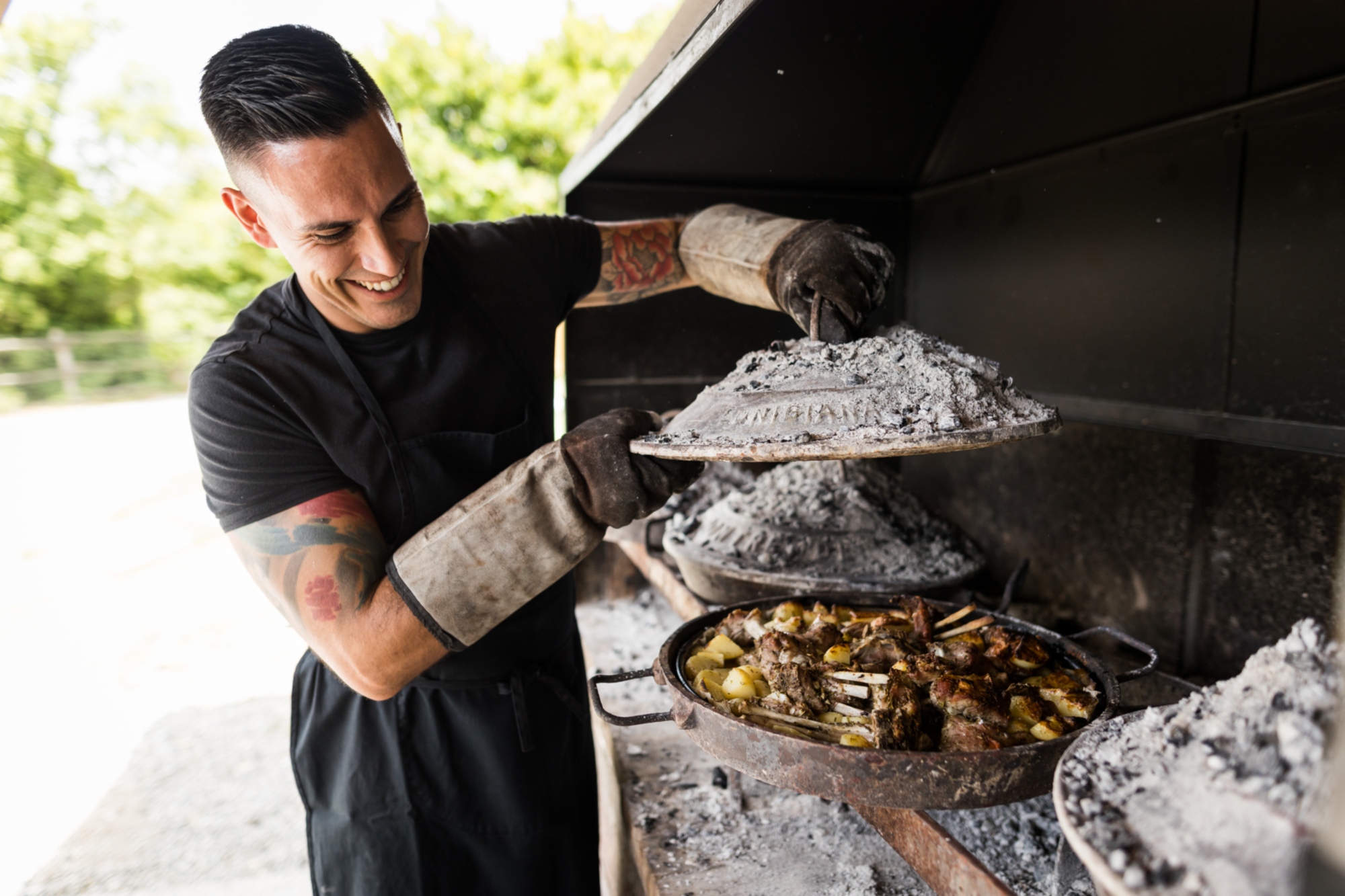 Pratique de cuisson dans les « testi »