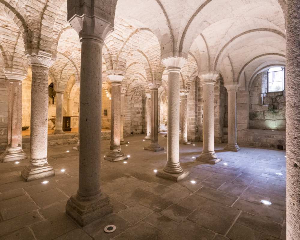 Die Krypta der Abtei San Salvatore