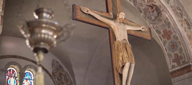 Das hölzerne Kruzifix in der Abtei San Salvatore