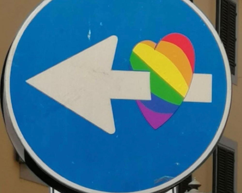 Cuore arcobaleno di Clet