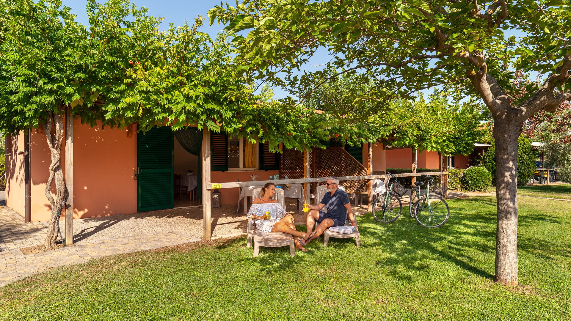Il bungalow offre un rilassante spazio esterno dove godersi il sole della Maremma toscana