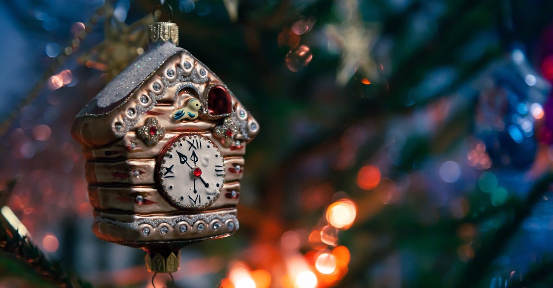 Addobbo su albero di Natale Addobbo su albero di Natale