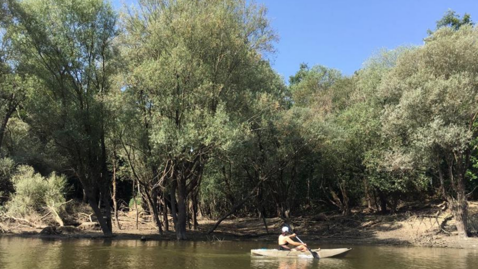 Kayaking in the calcione dam