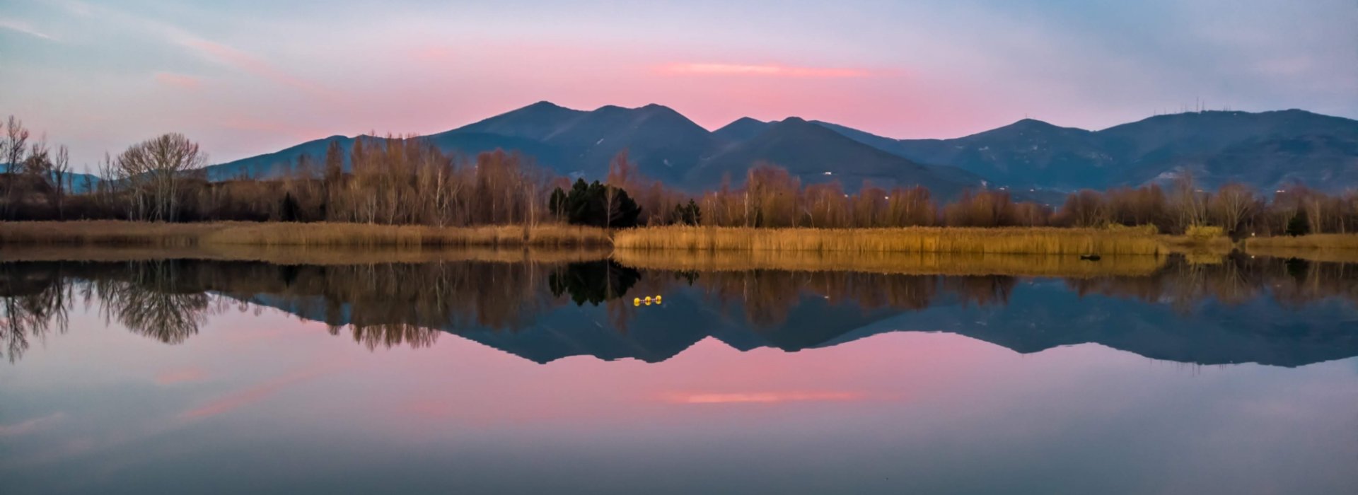 Monte Pisano Lago riflesso al tramonto