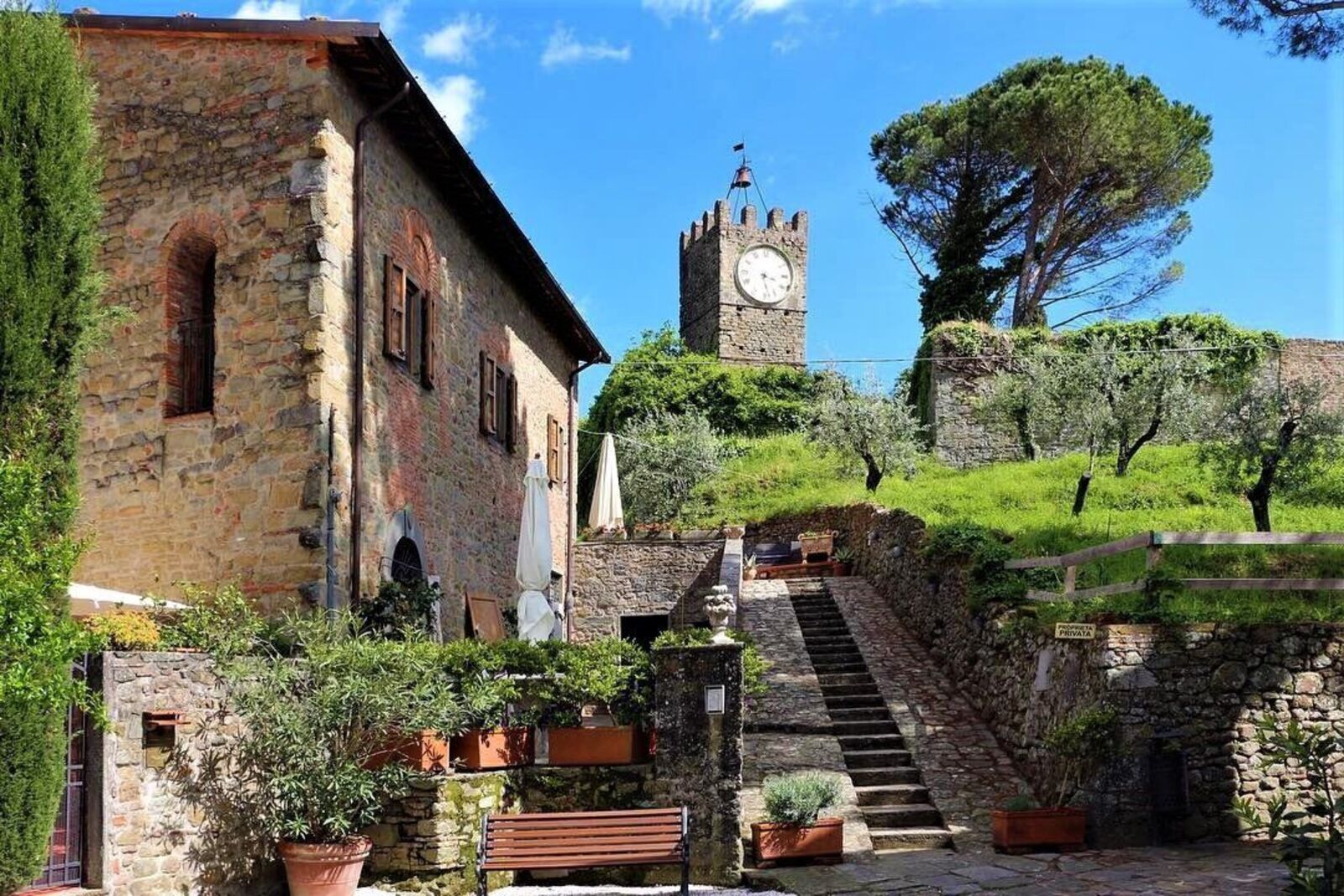 Visita con noi Larciano, Massa e Cozzile, Buggiano, Uzzano: un viaggio tra castelli e leggende