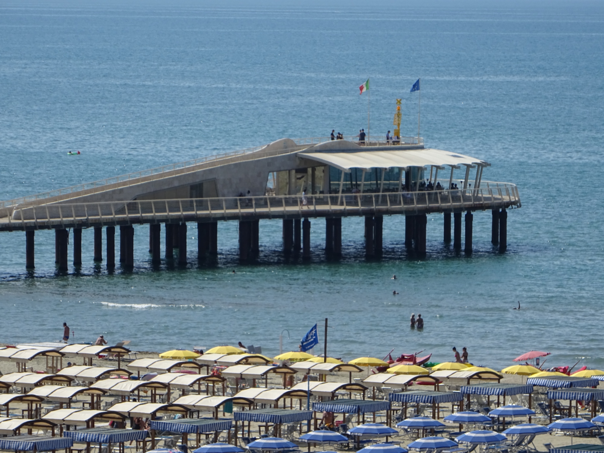 Soggiorno in hotel tre stelle della Versilia per il primo assaggio di mare