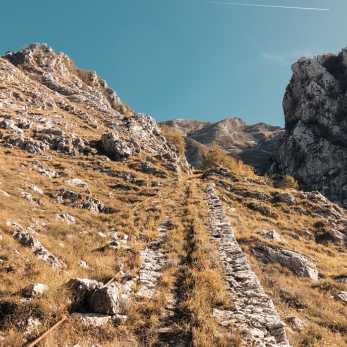 Tour alla scoperta del Monte Sella e della mitica monorotaia Denham sulla Alpi Apuane Tour alla scoperta del Monte Sella e della mitica monorotaia Denham sulla Alpi Apuane