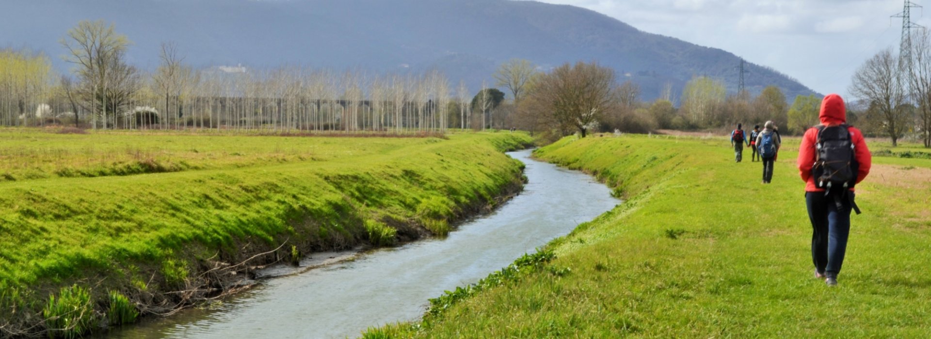 Trekking nella piana di Lucca lungo i canali di bonifica fino a Parezzana Trekking nella piana di Lucca lungo i canali di bonifica fino a Parezzana