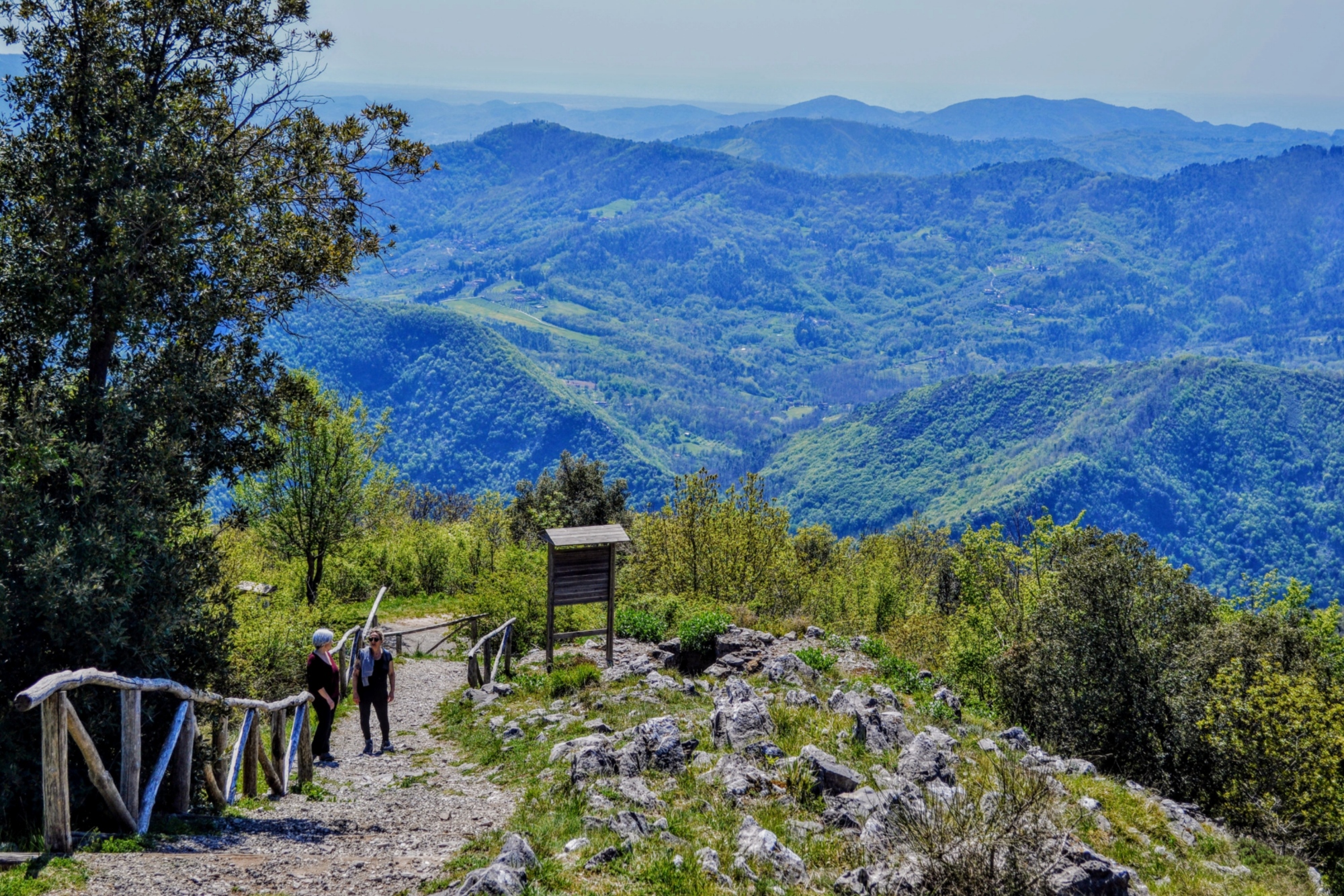 Trekking nelle colline della Brancoleria lucchese