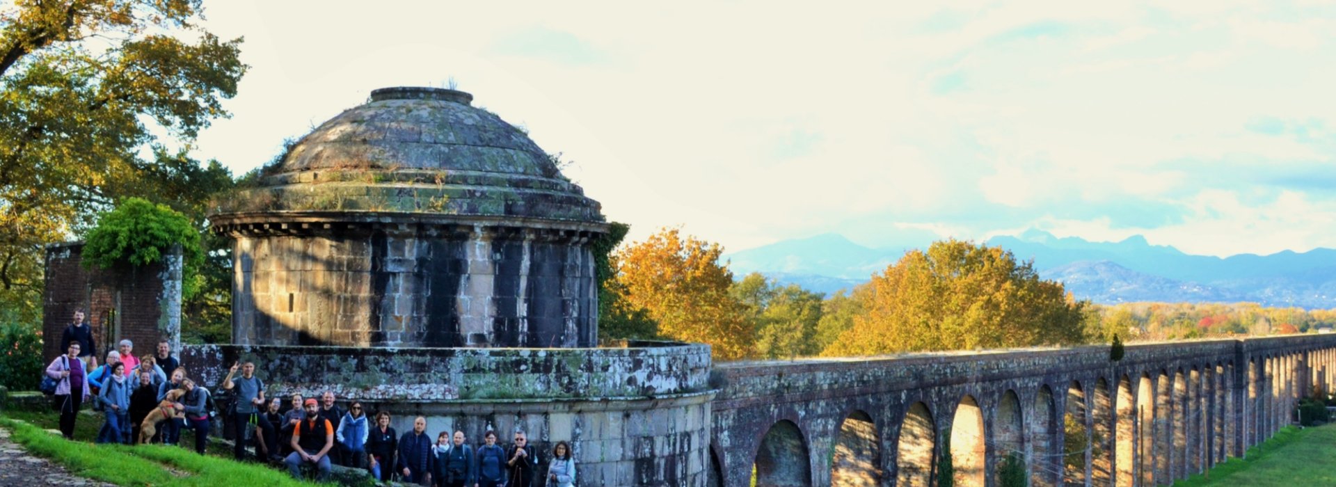 Trekking lungo l'acquedotto del Nottolini, da Lucca ai piedi del Monte Pisano Trekking lungo l'acquedotto del Nottolini, da Lucca ai piedi del Monte Pisano