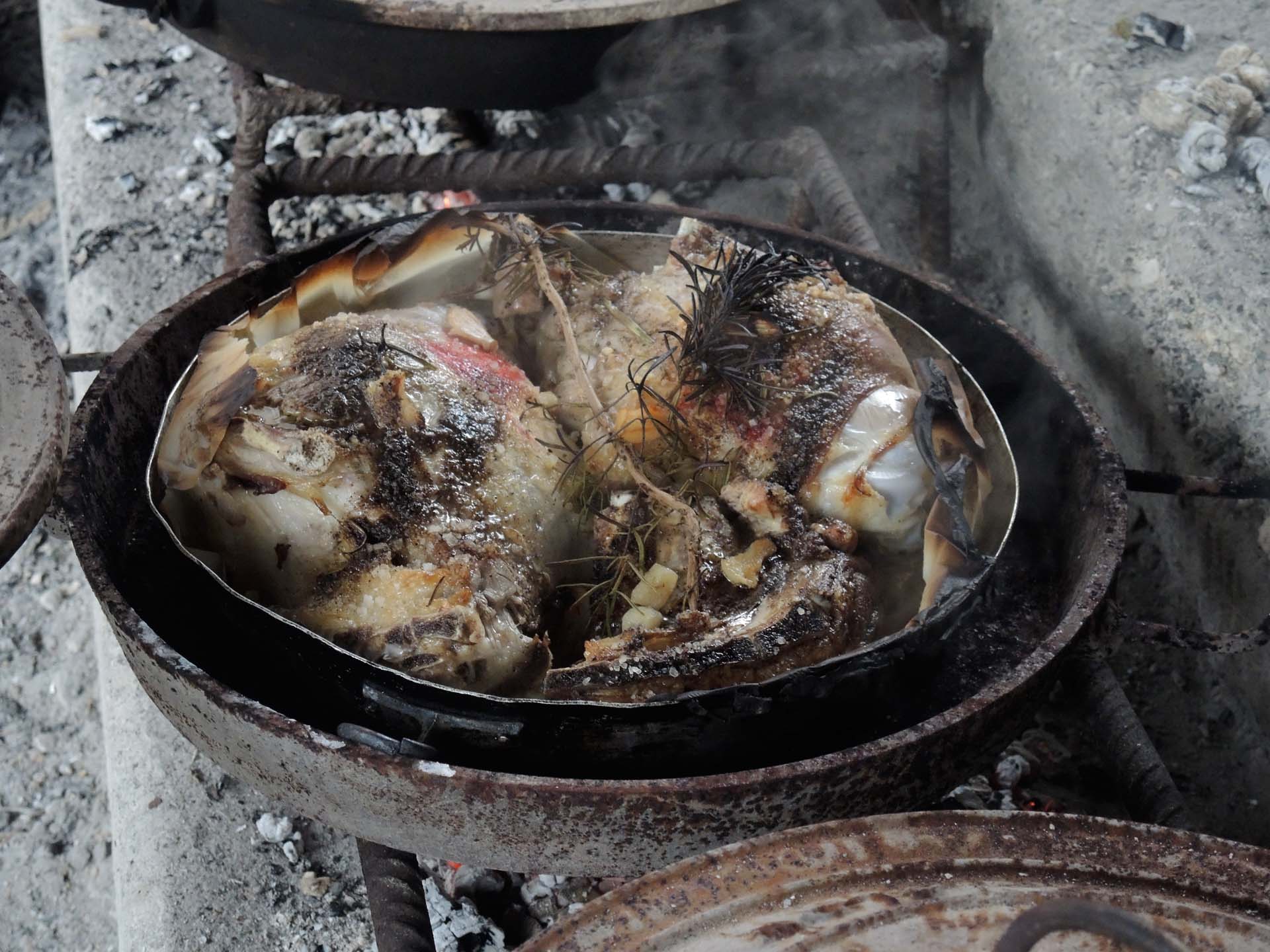 Cordero cocinado en el testo