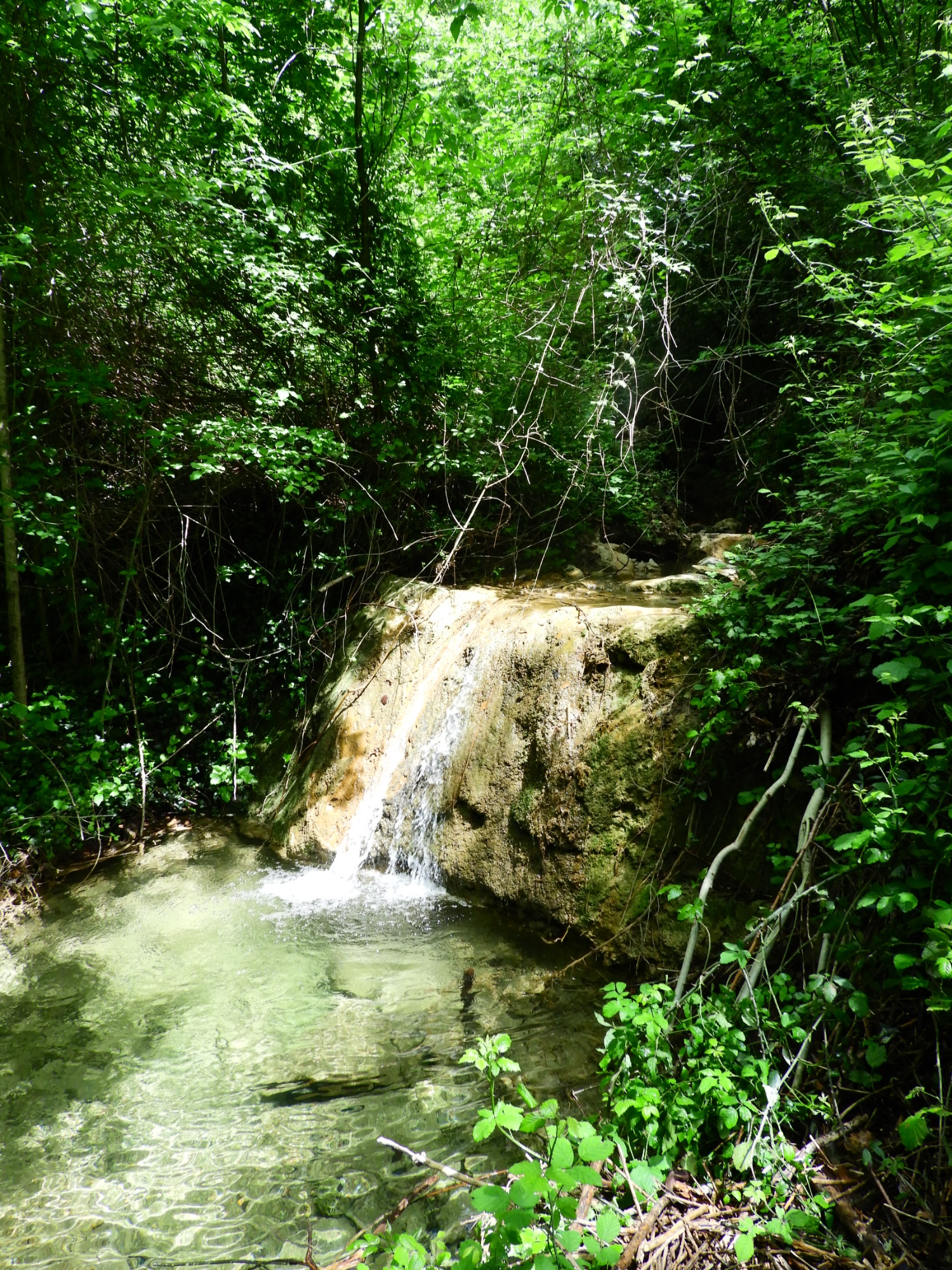 Piccola cascata nei pressi della Fonte Giallina