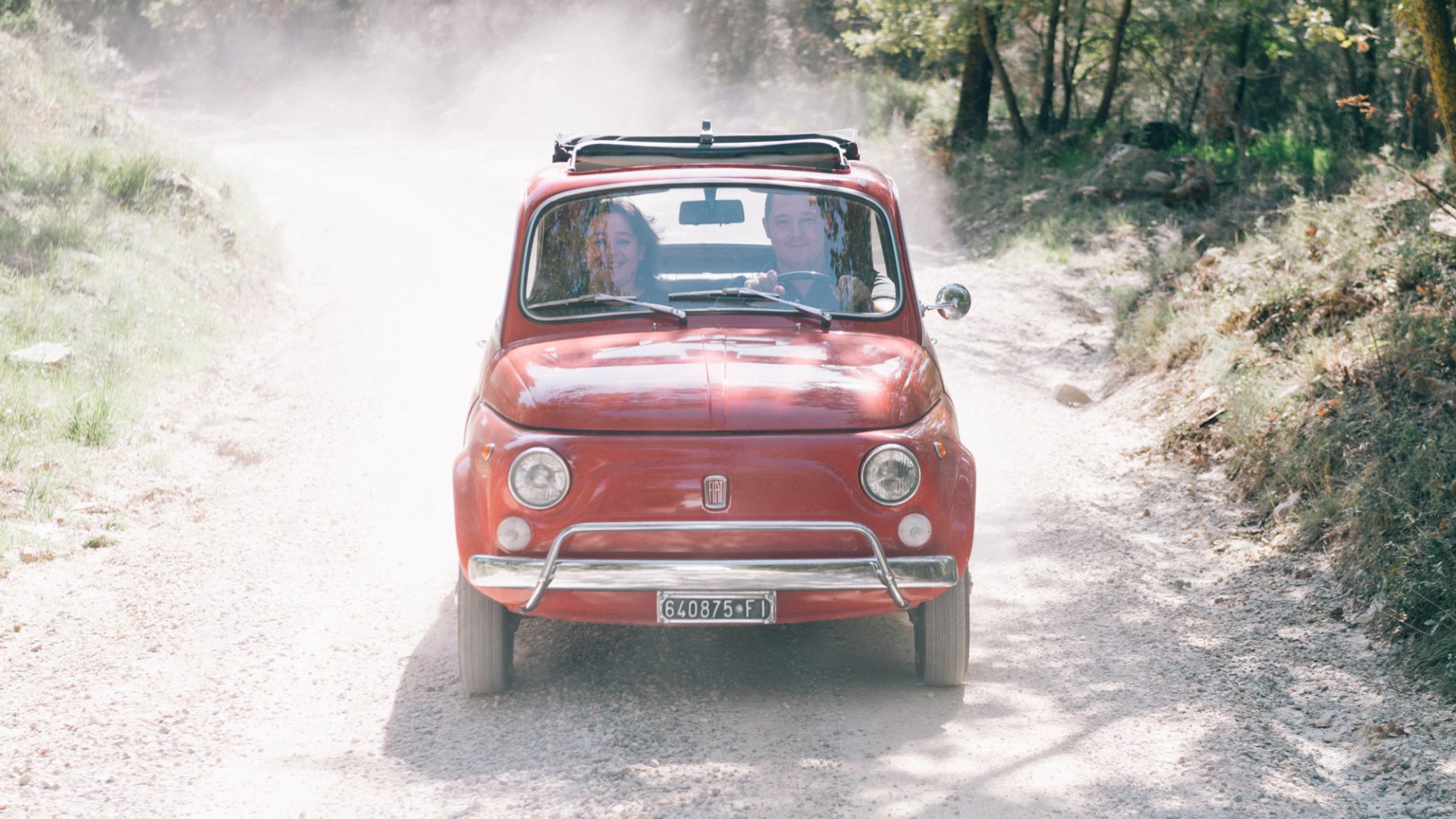 Tour on the road with the iconic car to discover this part of Tuscany with a wine tasting experience in an organic farm