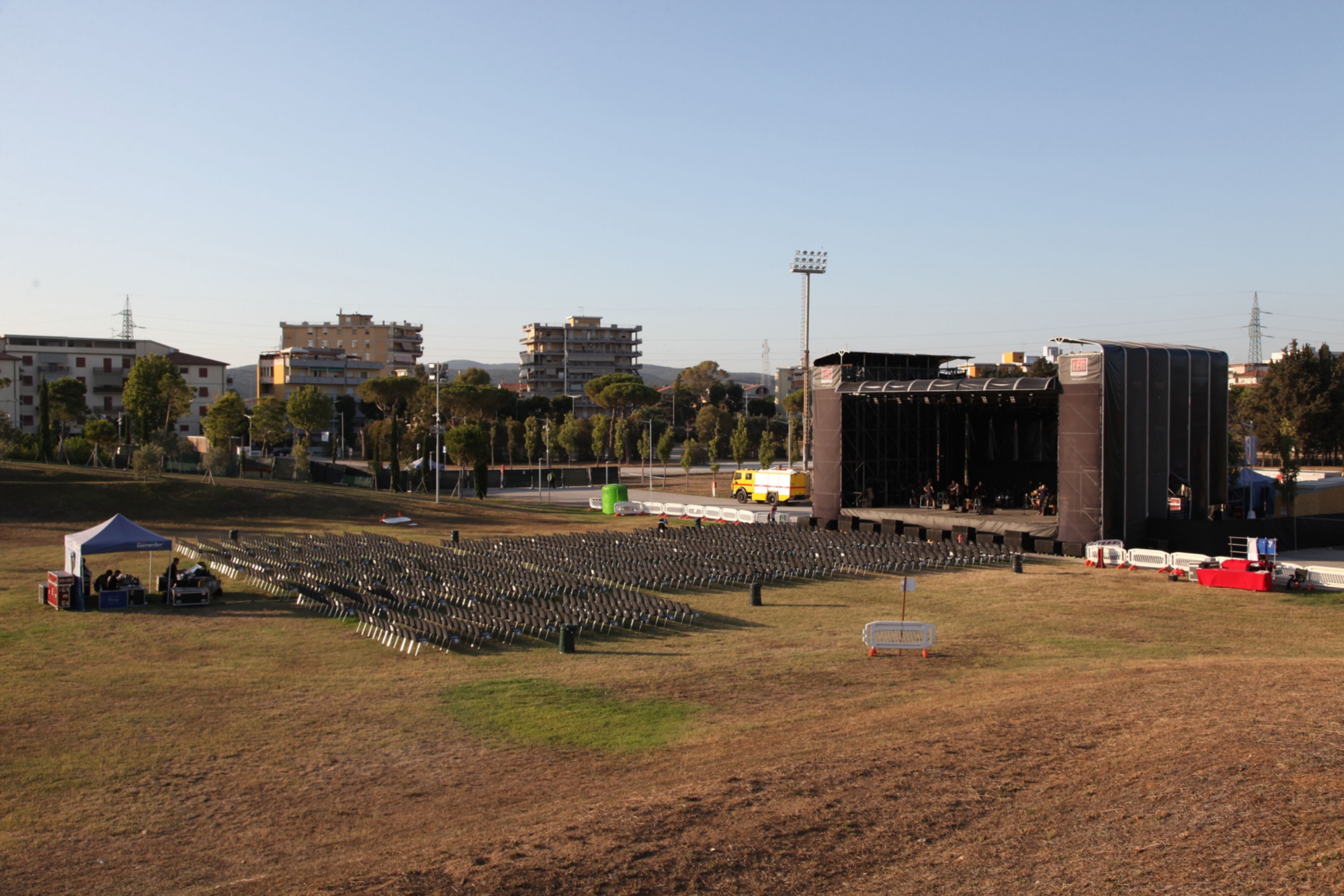 Immagine del Parco centrale di Follonica allestito per i concerti