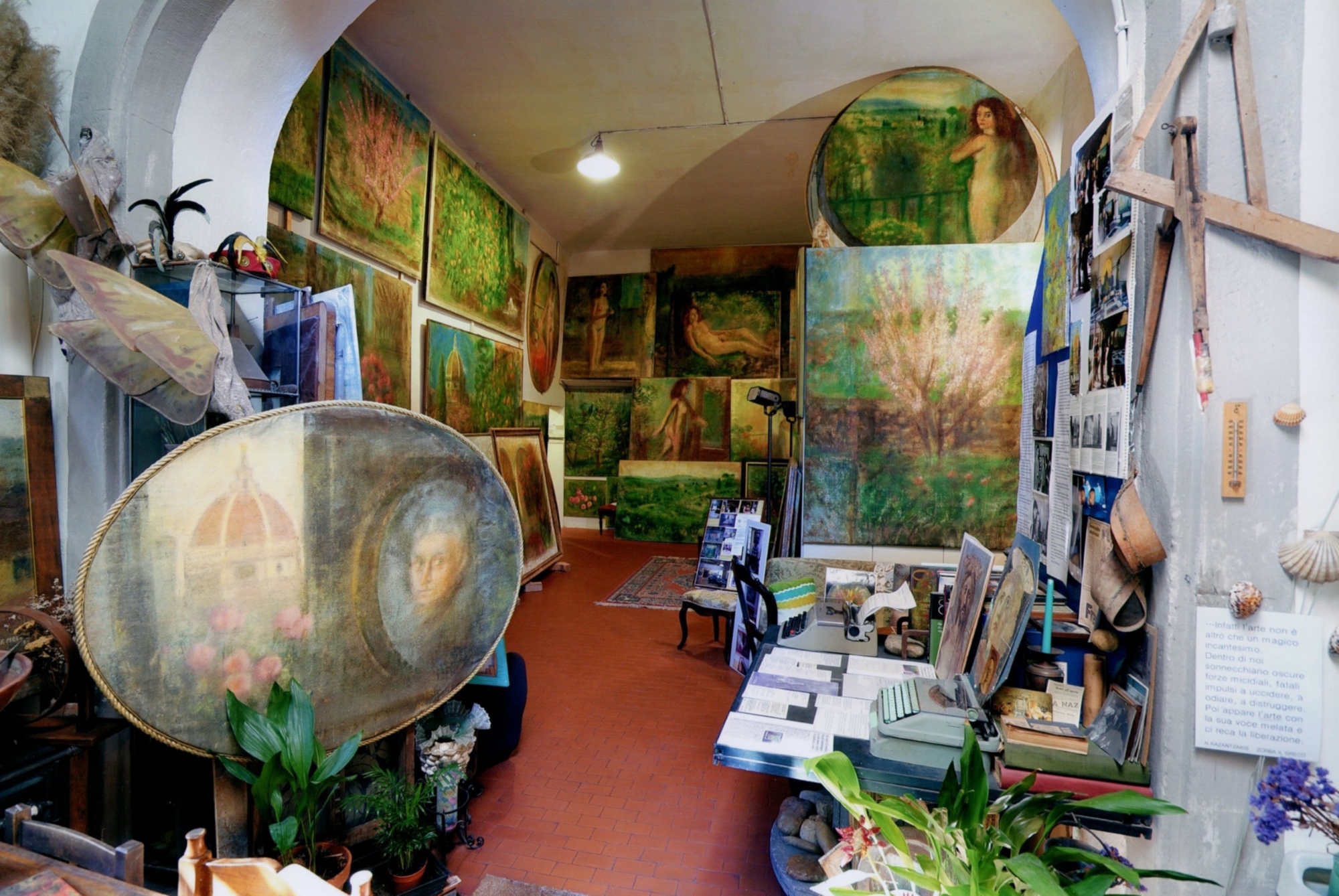 The interior of the Le Colonne Art Studio