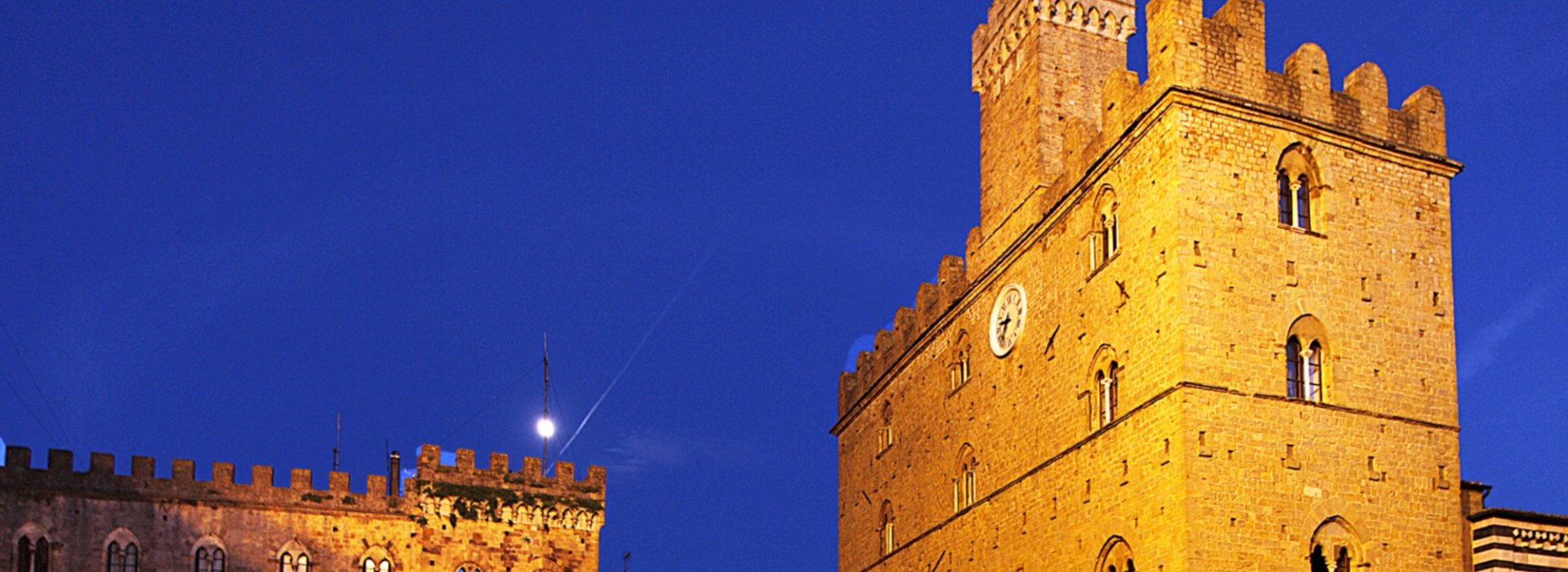 Suggestivo percorso guidato notturno alla scoperta dei luoghi più belli di Volterra Suggestivo percorso guidato notturno alla scoperta dei luoghi più belli di Volterra