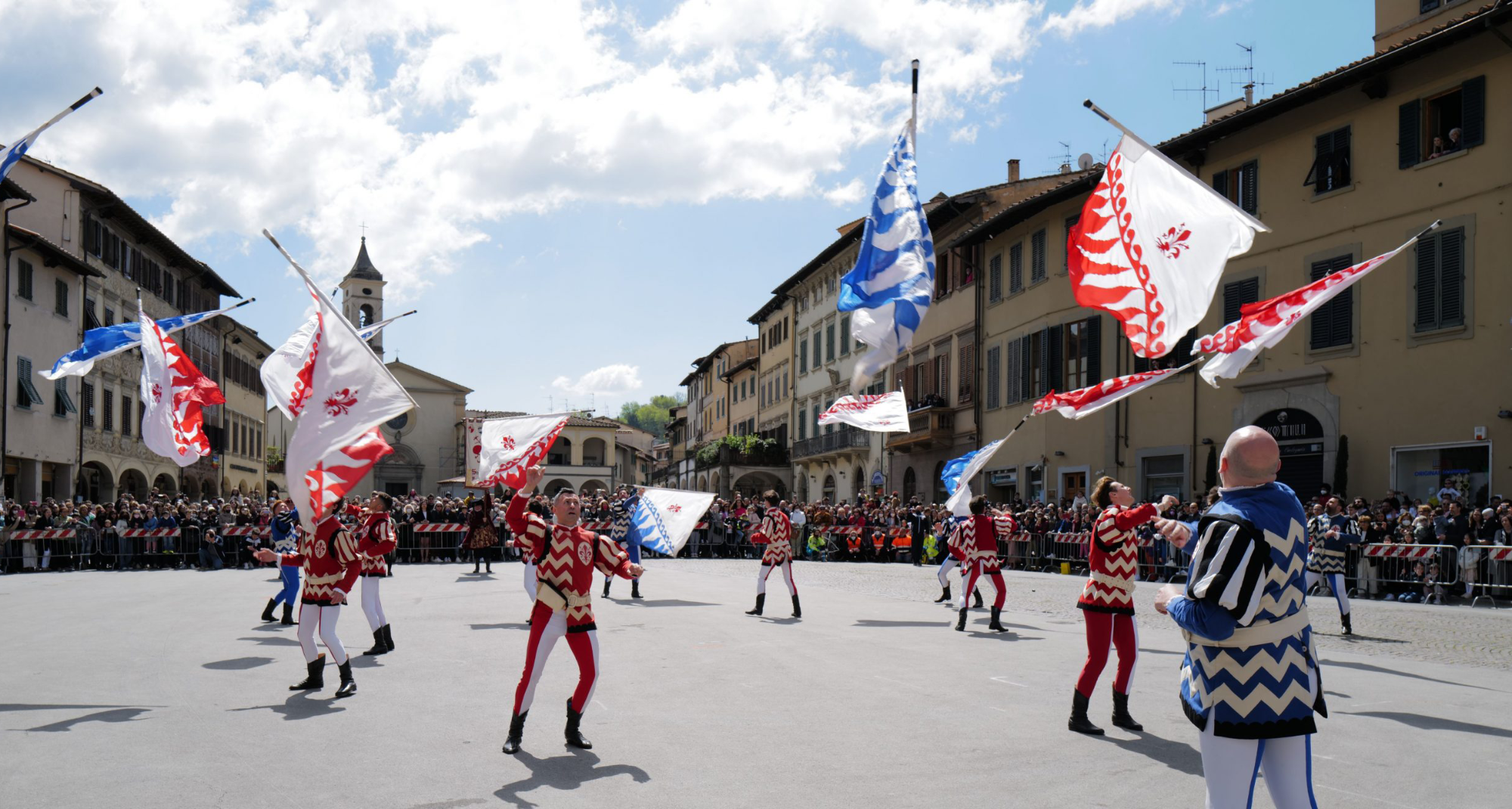 Foto del grupo de los Ostentadores de banderas de los Pueblos y Distritos Florentinos