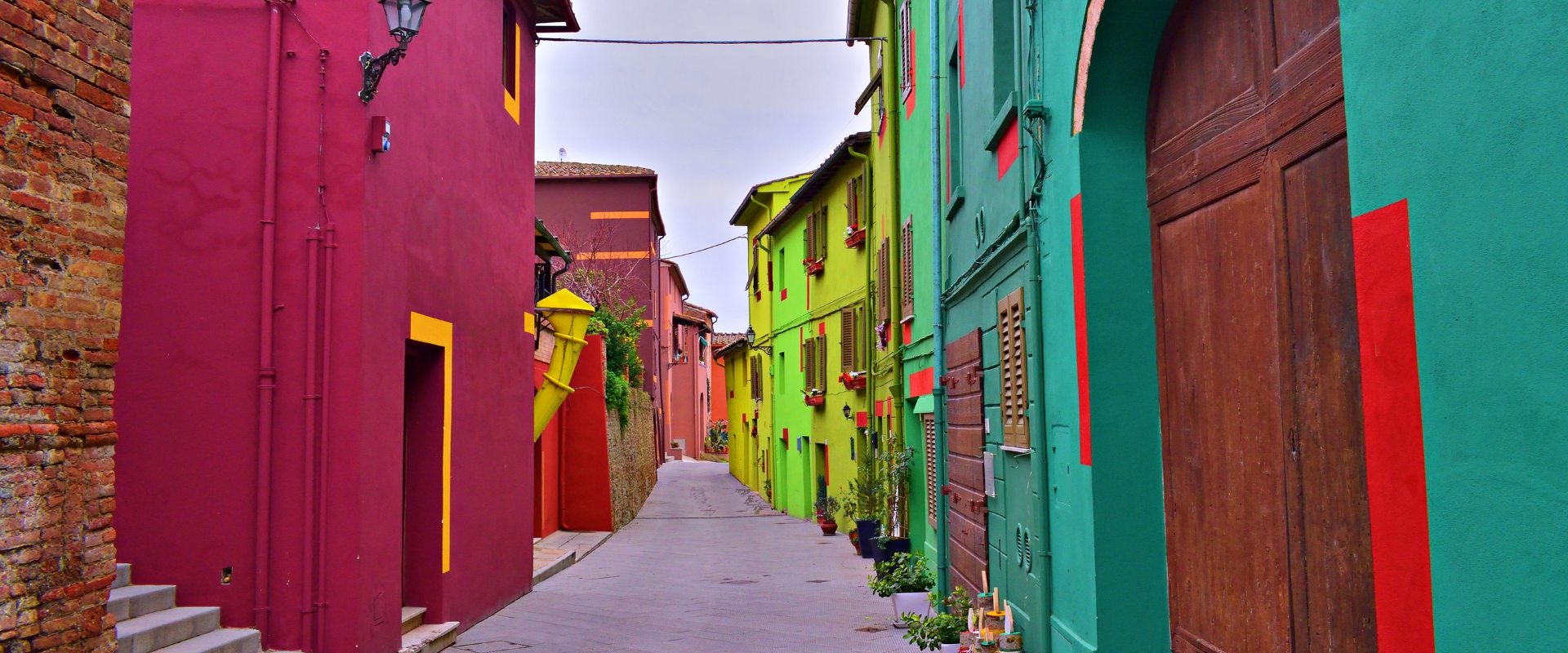 Viaggio a Ghizzano, il borgo colorato