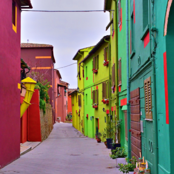Viaggio a Ghizzano, il borgo colorato