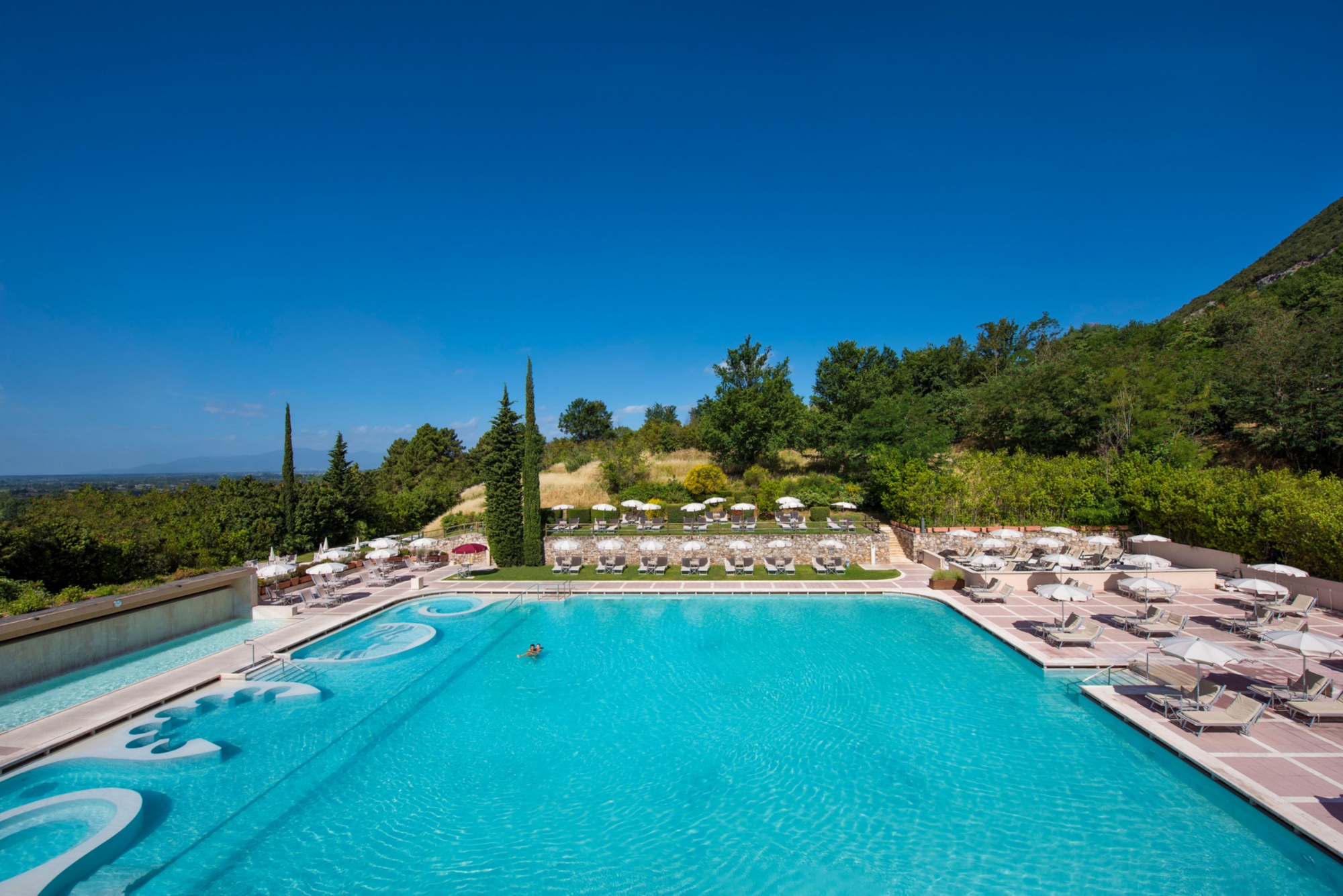Vista della piscina termale di Grotta Giusti a Monsummano Terme