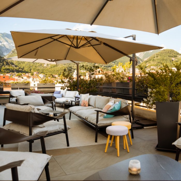 Soggiorno all'Hotel Michelangelo di Carrara, posizione ideale per la visita alle cave di marmo Soggiorno all'Hotel Michelangelo di Carrara, posizione ideale per la visita alle cave di marmo