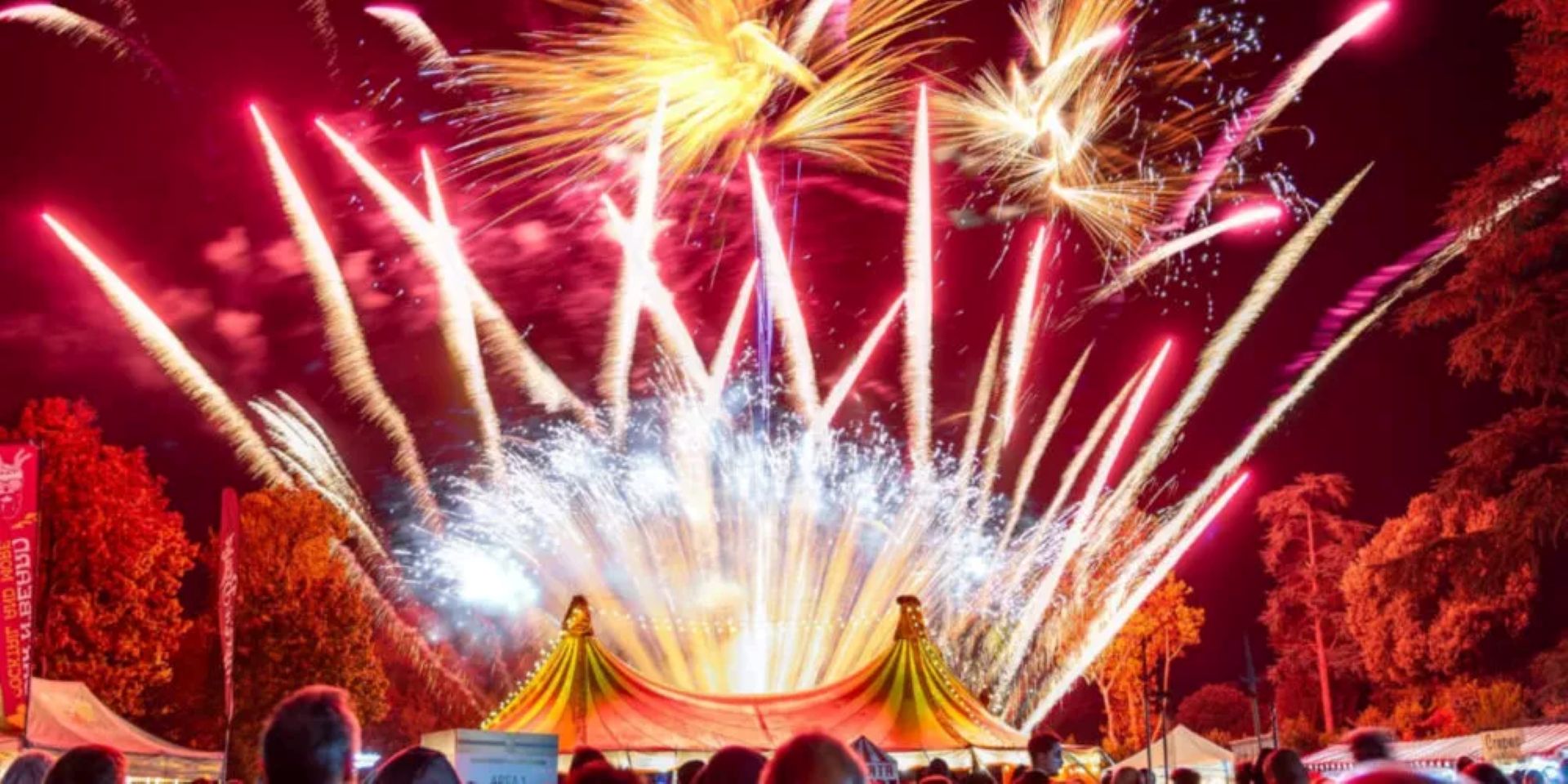 Un momento della festa con giochi di luci ed effetti spaciali