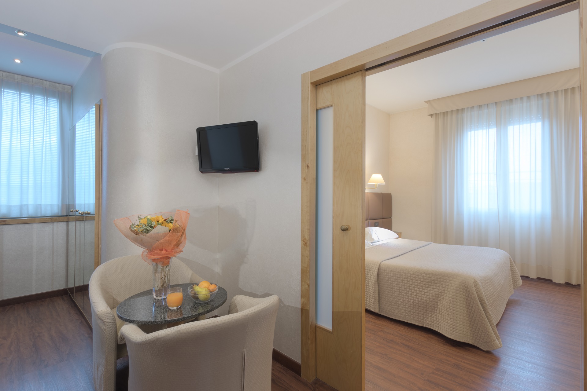 Dettaglio della camera matrimoniale dell'Hotel Minerva ad Arezzo 