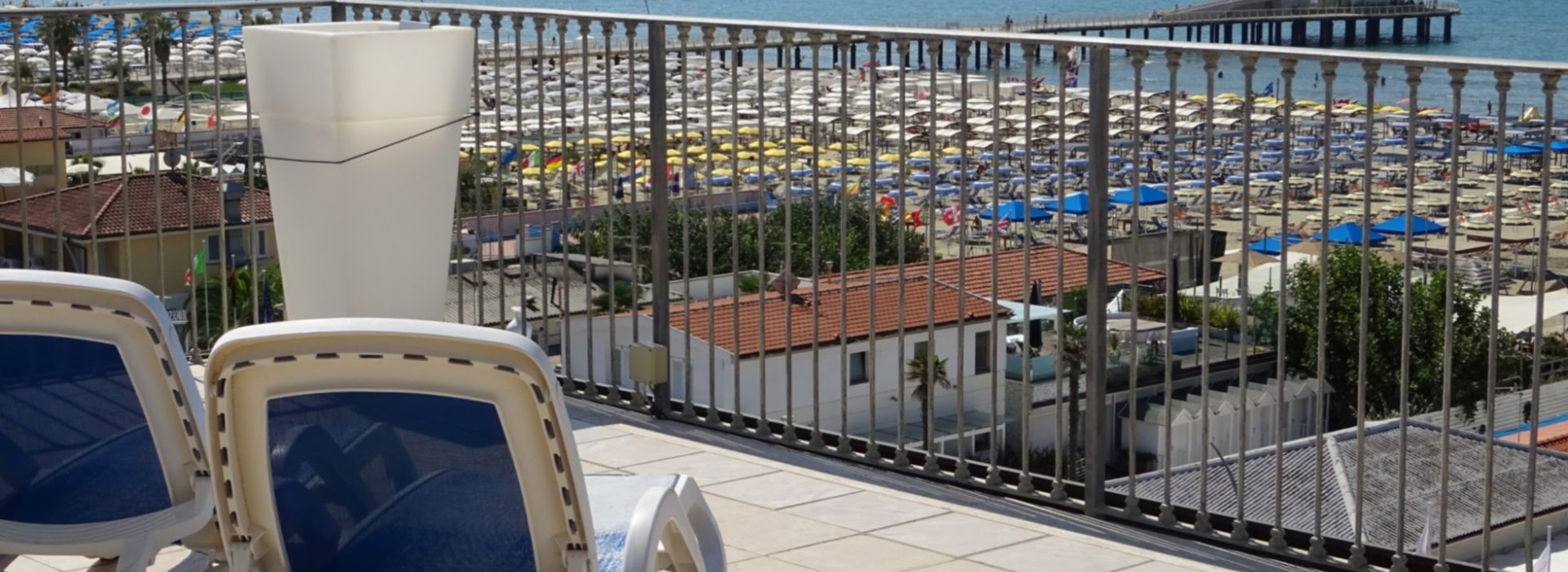 Terrazza dell'Hotel Sole e Mare a Lido di Camaiore, il tuo soggiorno in Versilia