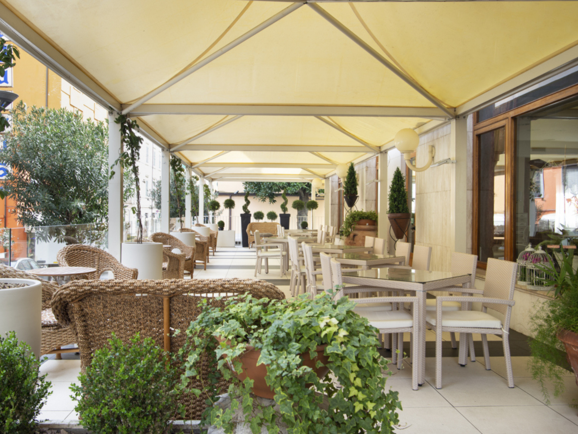 Hotel Ariston Montecatini spazio esterno per mangiare