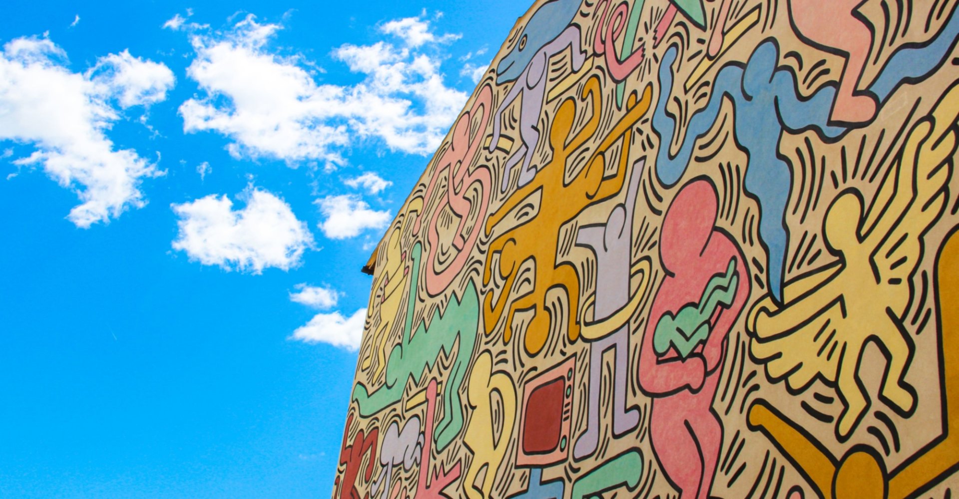 Das Wandbild Tuttomondo von Keith Haring