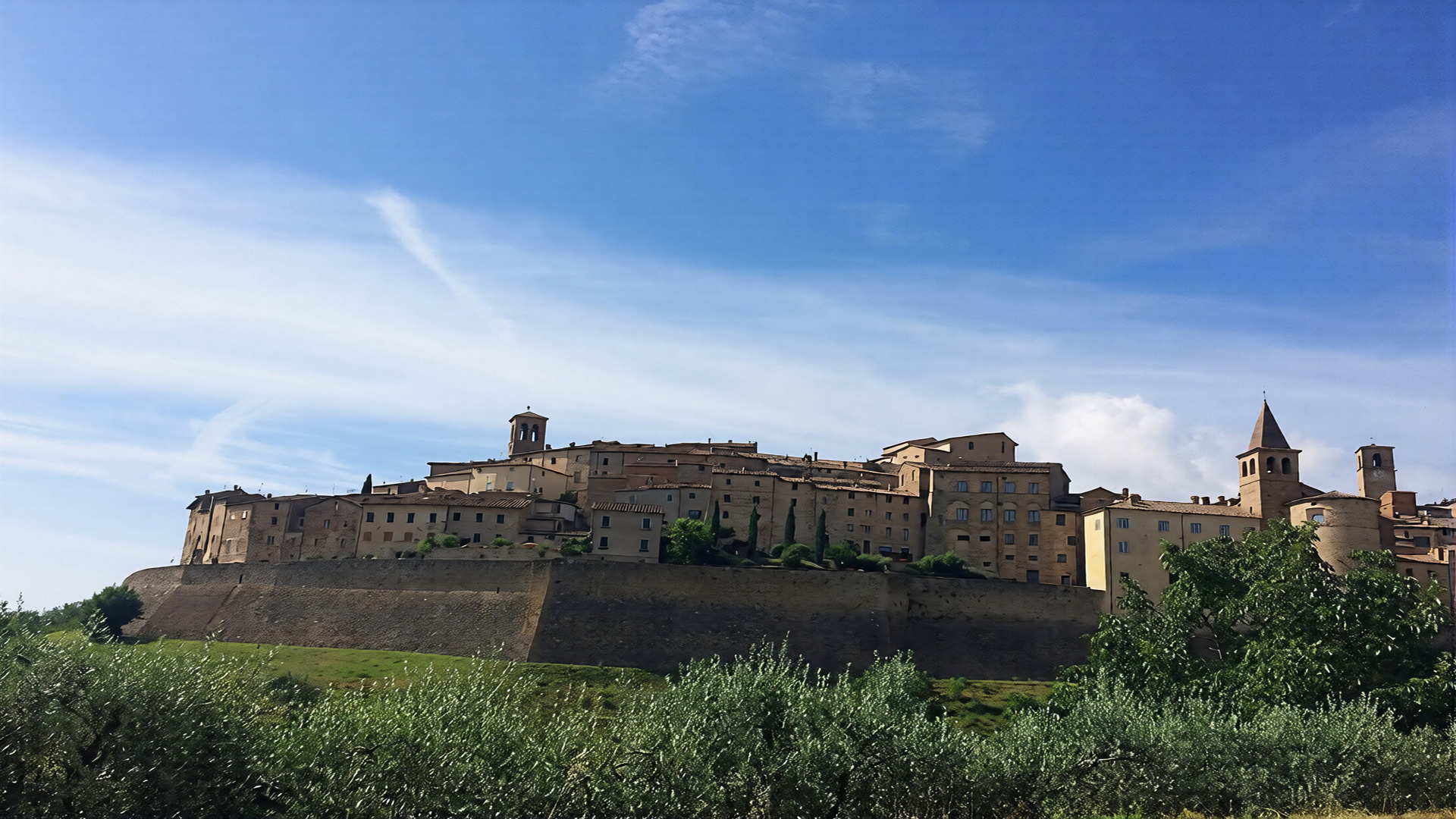Trekking ad Anghiari nel suggestivo borgo della Battaglia