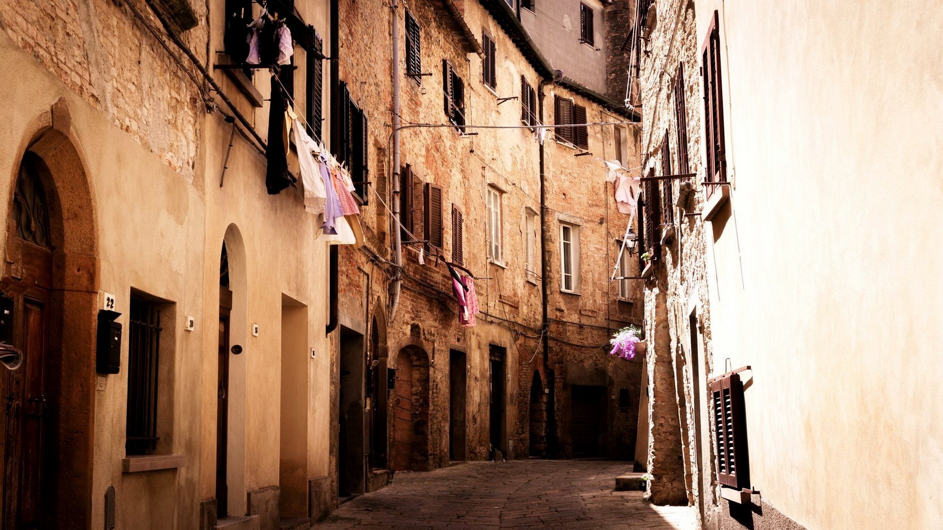 Escursione guidata al centro storico di Volterra e tra gli incredibili panorami dell'Area Naturale Protetta delle Balze