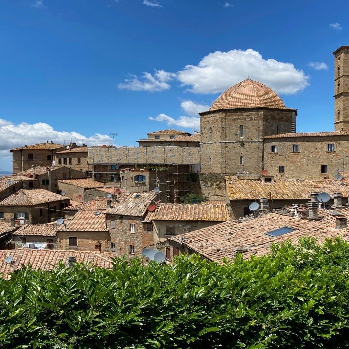 Escursione guidata al centro storico di Volterra e all'Area Naturale Protetta delle Balze