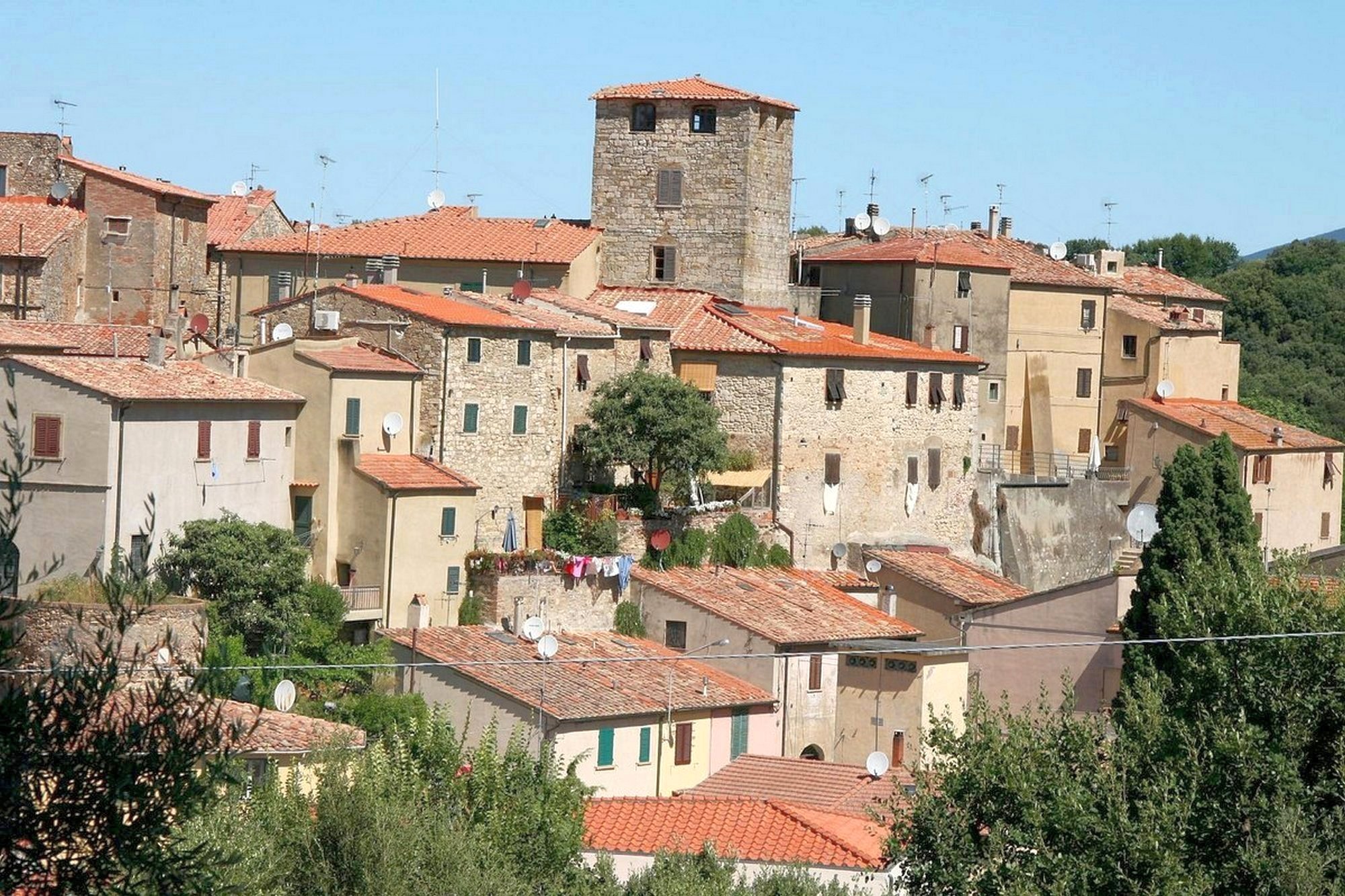 La Sassa, sentieri sul blu