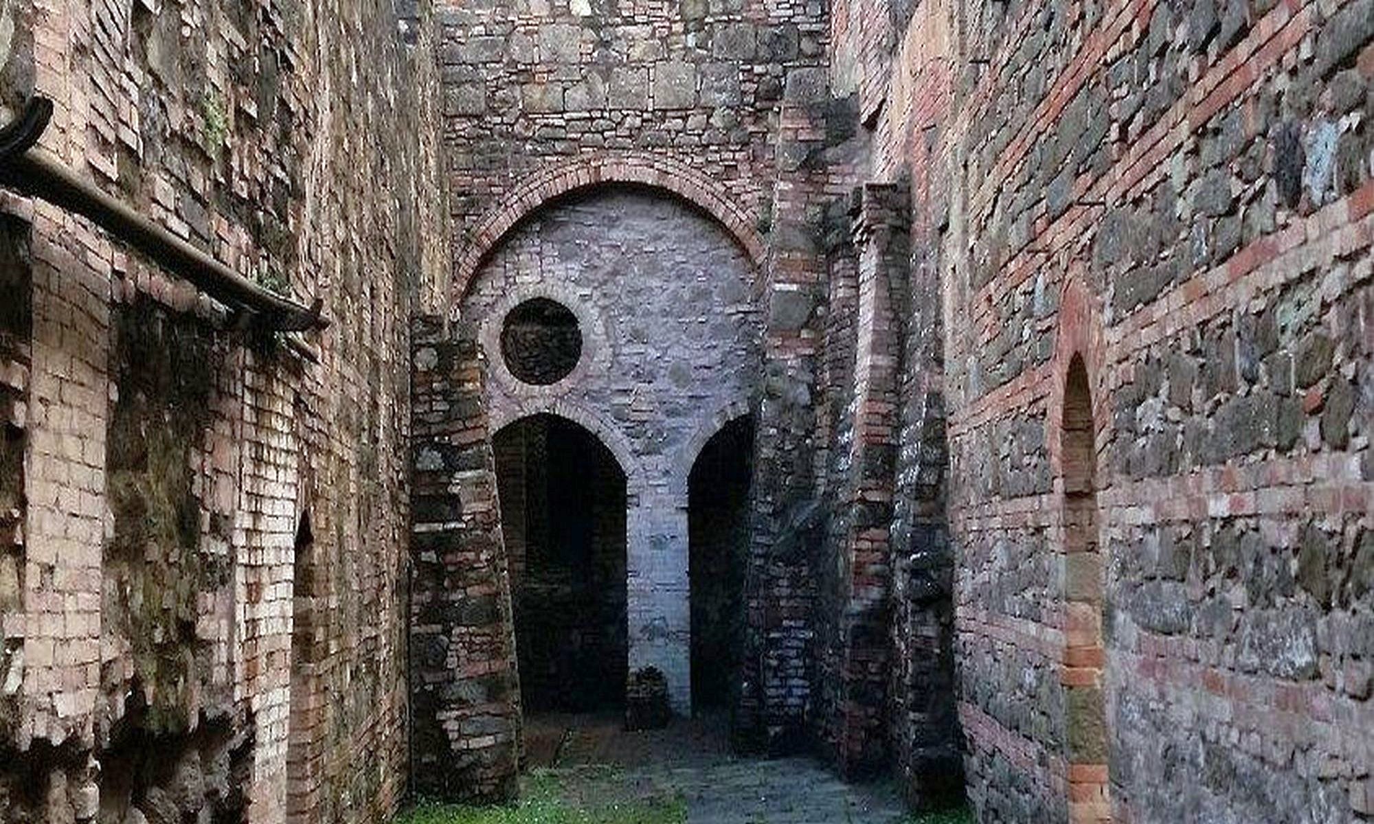 La Sassa, sentieri sul blu