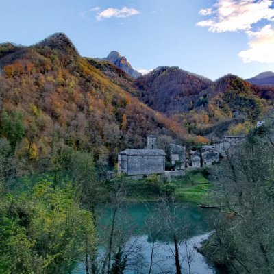 Excursion in the Apuan Alps Park, to discover Isola Santa, an ancient ghost village