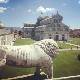 El tour te llevará a descubrir los monumentos de la famosa Piazza dei Miracoli de Pisa