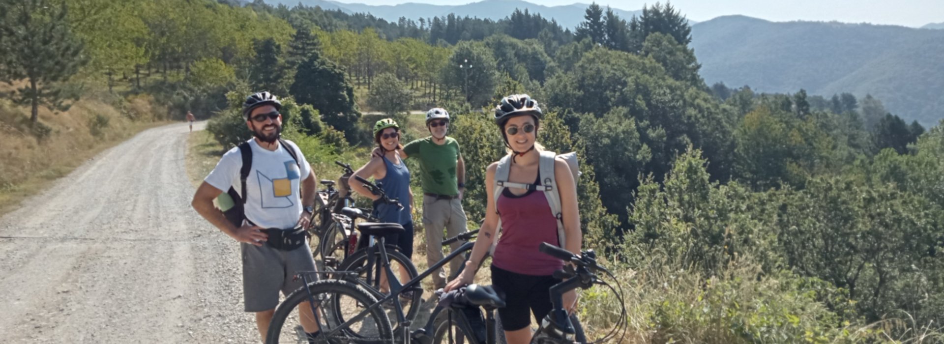 E-bike tour lungo la valle dell'Oia fino alla sorgente dell'Arno E-bike tour lungo la valle dell'Oia fino alla sorgente dell'Arno