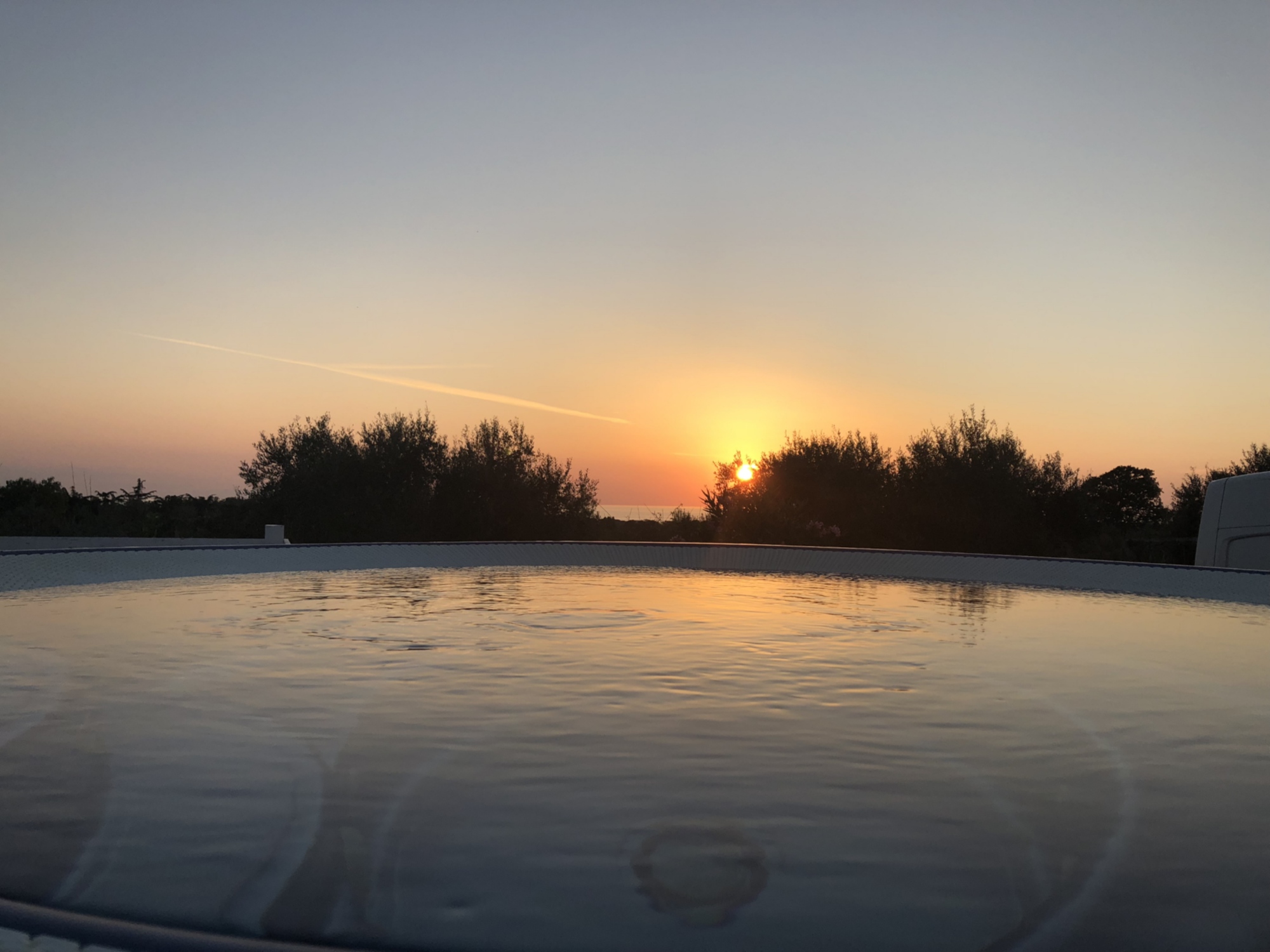 piscina al tramonto San Vincenzo Livorno