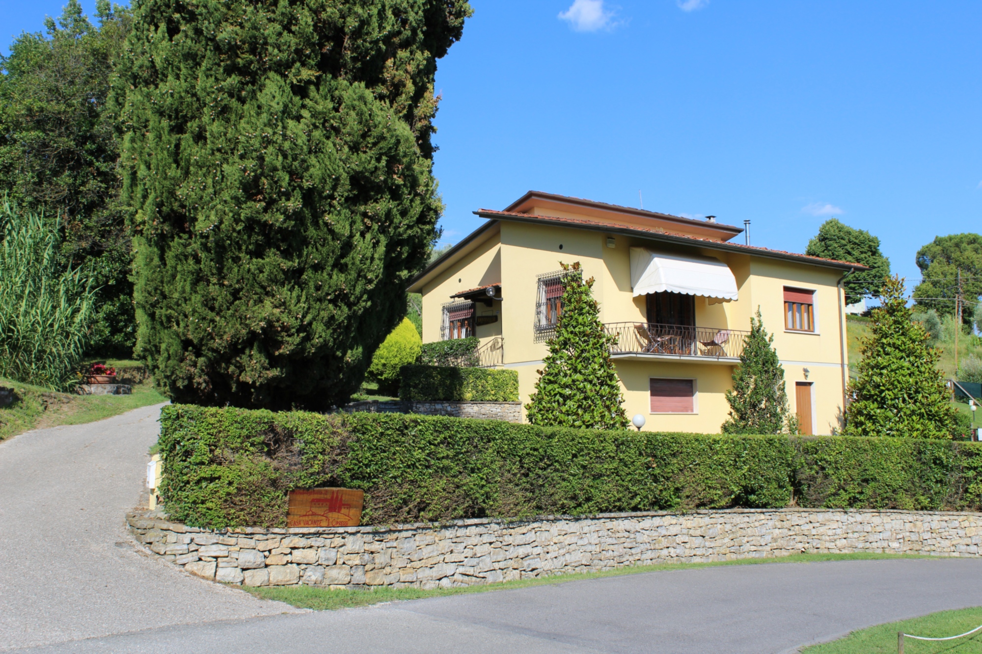 La nostra casa vacanze si trova sulle colline lucchesi, meta ideale per la visita delle città d'arte della Toscana