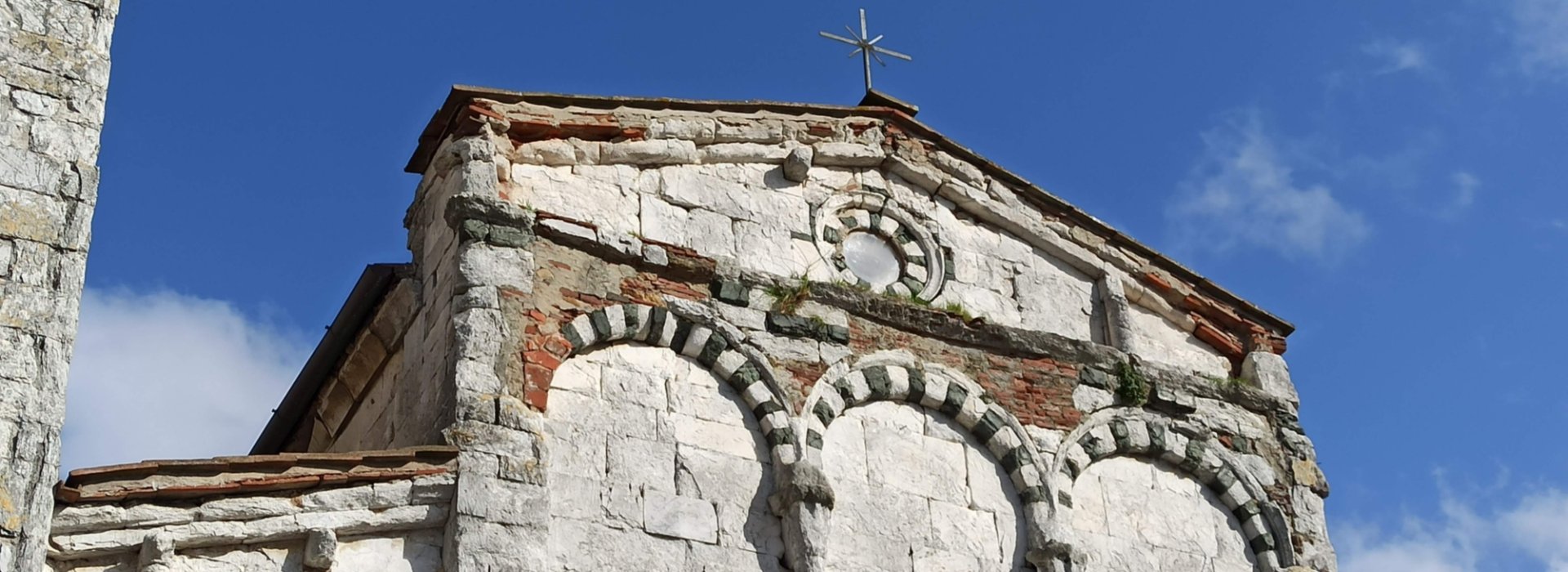Two days E-bike itinerary to discover the Romanesque parish churches and the rural landscape of Monte Pisano