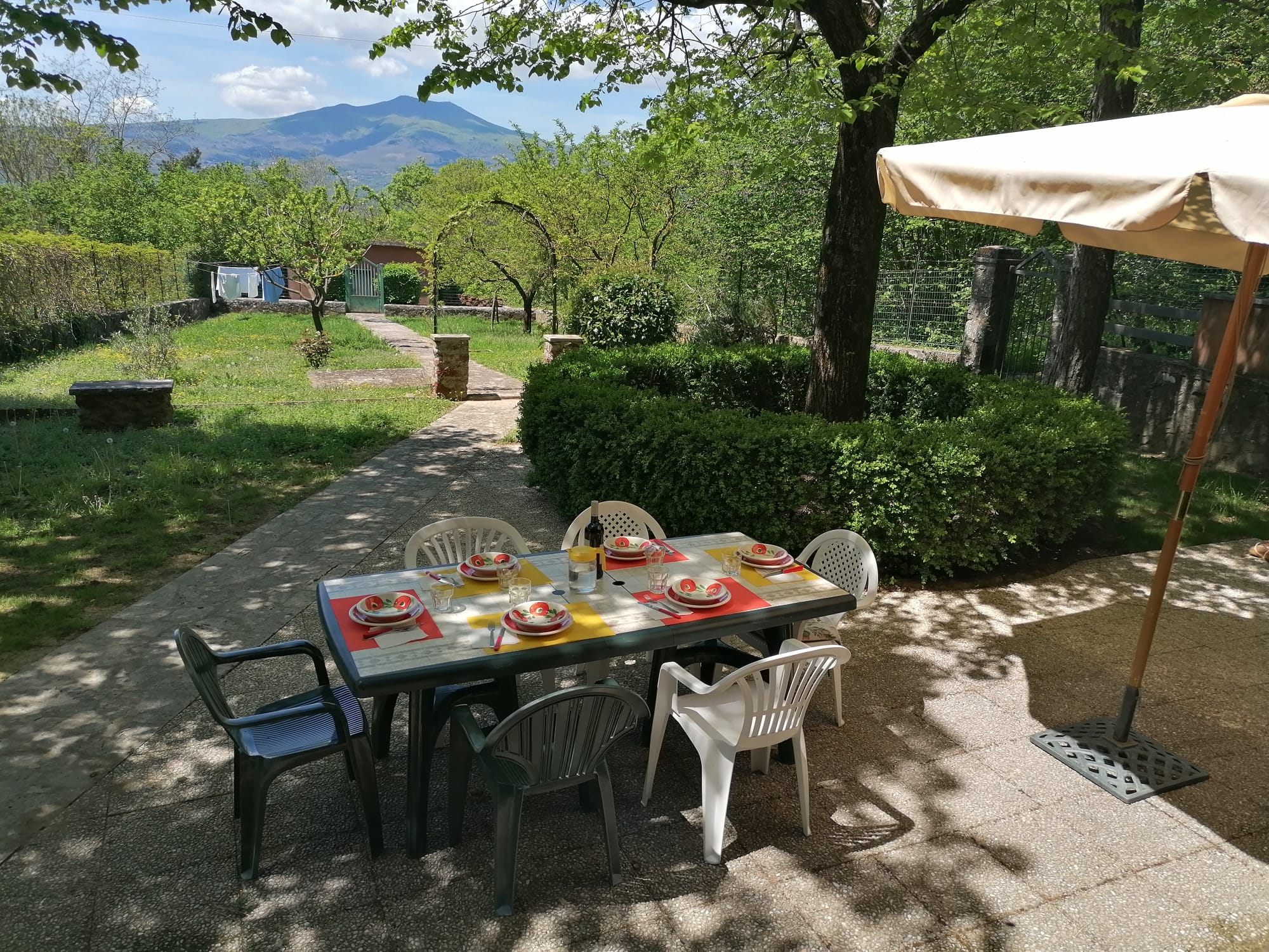 Tavolo all'aperto con vista panoramica