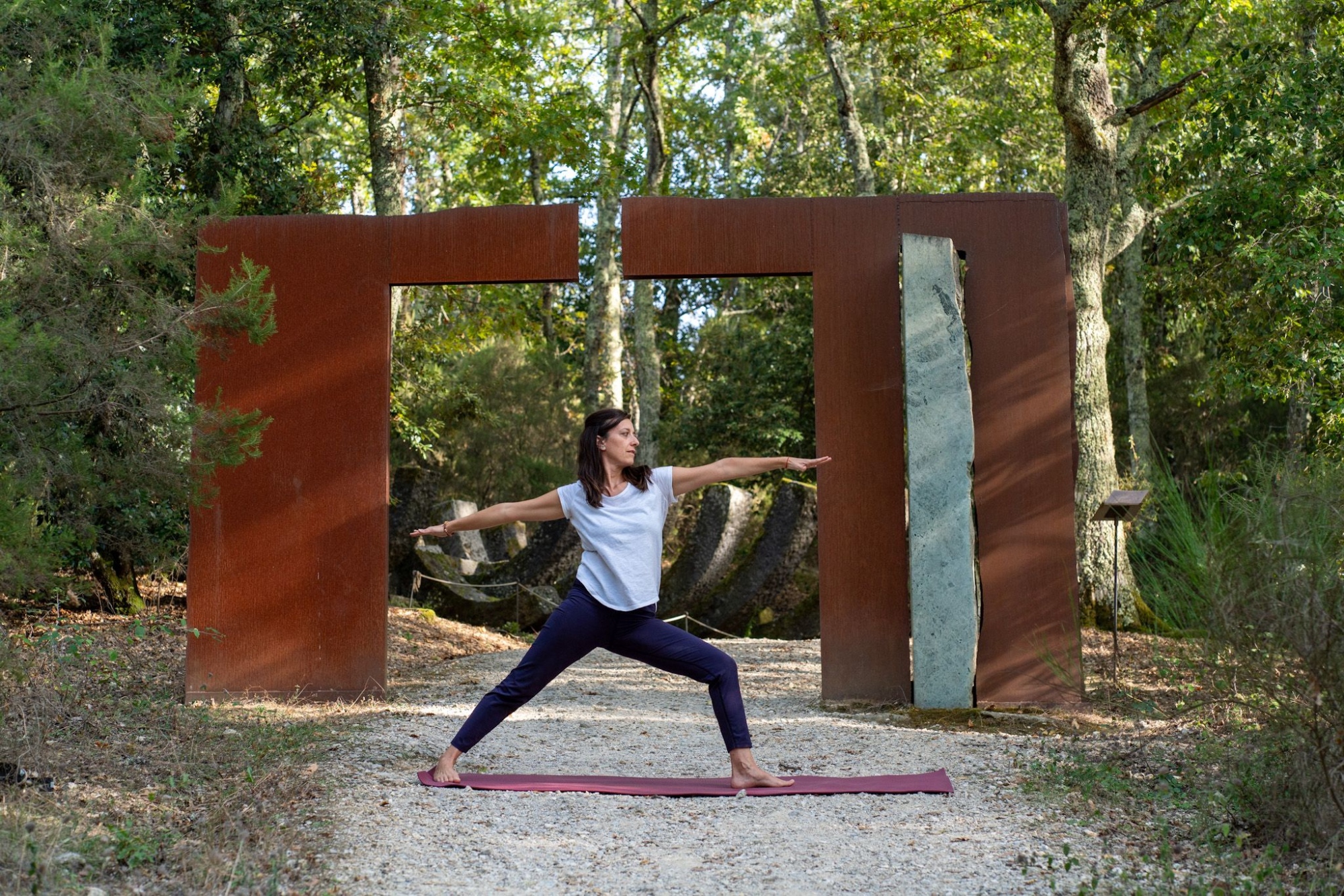 La maestra di Yoga che fa lezione
