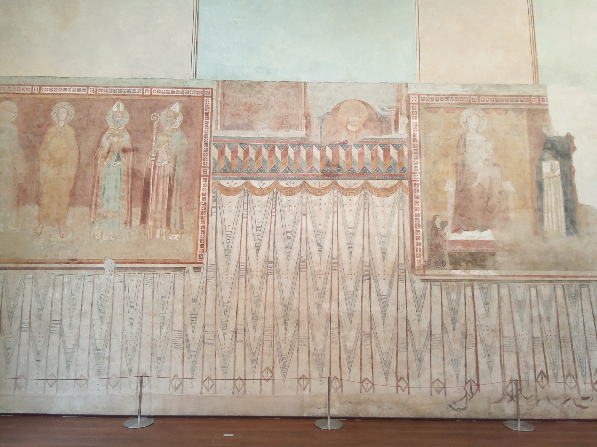 Les fresques à l’intérieur de l’église de San Jacopo à Castellare
