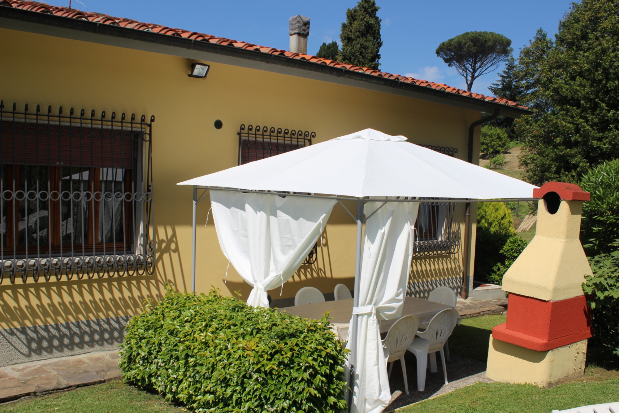 La nostra casa vacanze si trova sulle colline lucchesi, meta ideale per la visita delle città d'arte della Toscana